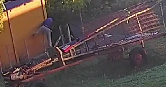 Fue descubierto cuando intentaba ingresar a una casa