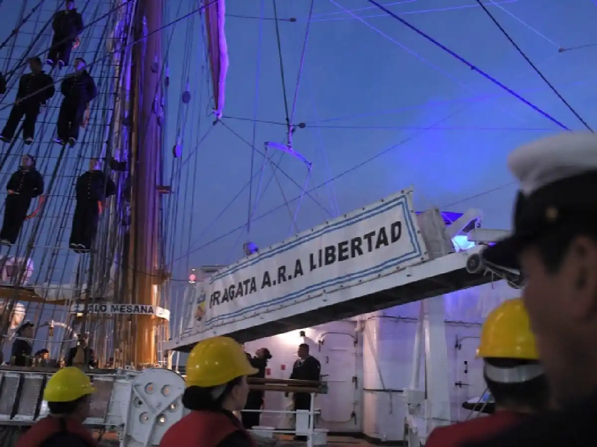 La Fragata Libertad llegó al puerto de Buenos Aires