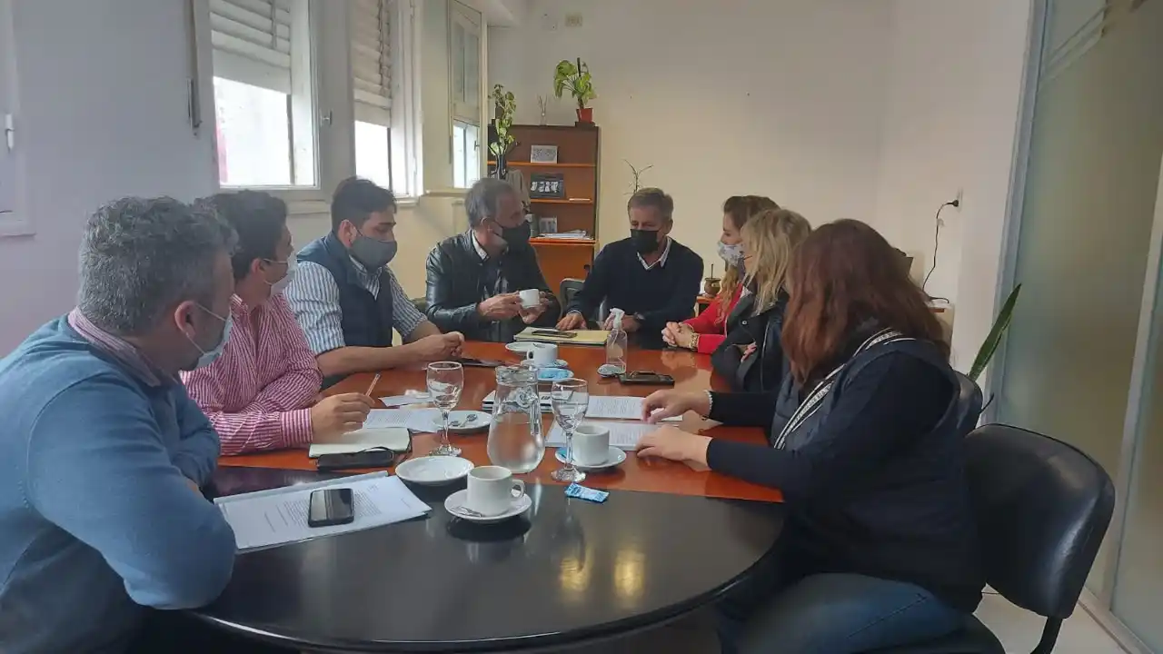 Emilio Jatón recibió a propietarios de salones de fiestas