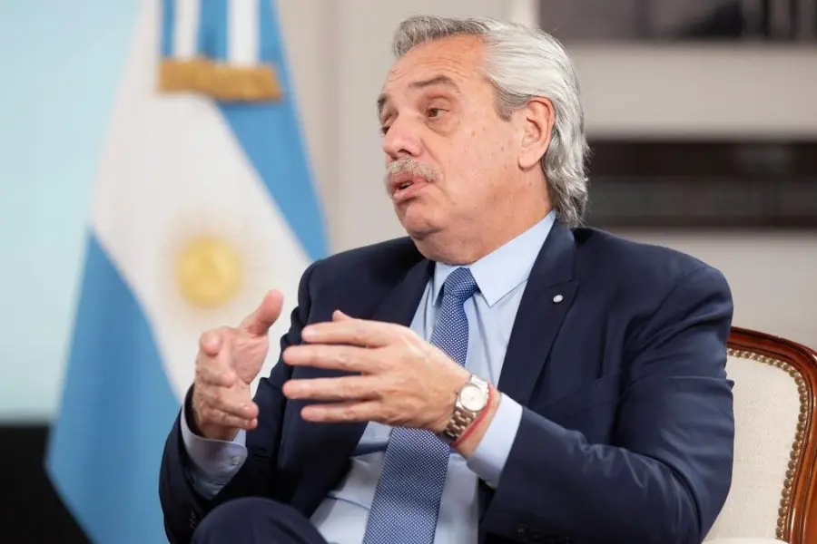 Imputaron a Alberto Fernández por posibles irregularidades en la contratación de seguros