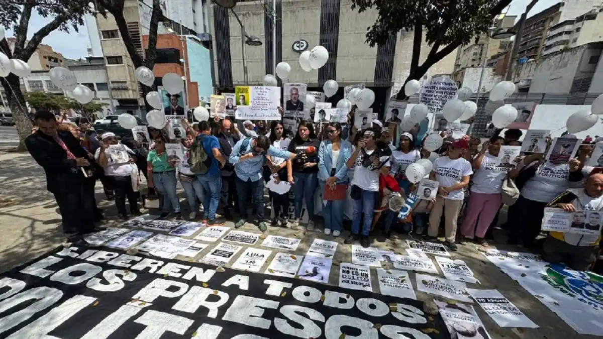 «NUESTROS MUCHACHOS SON INOCENTES»: culmina «la ruta por justicia y la libertad» con una visita al Ministerio Público