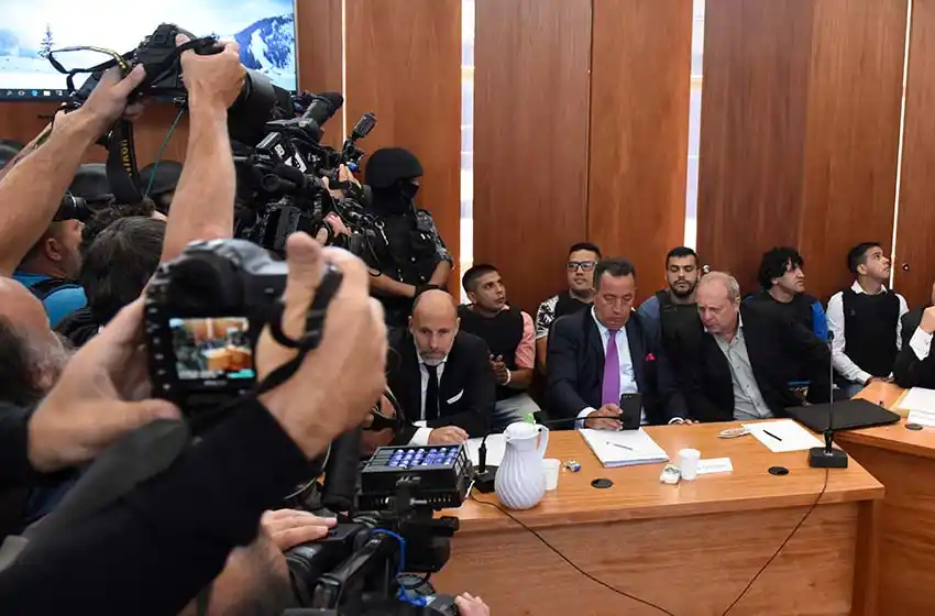 La agenda la imponen Los Monos