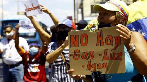 O COMES O PAGAS SERVICIOS: esto cuesta tener agua, luz, gas e Internet en Venezuela