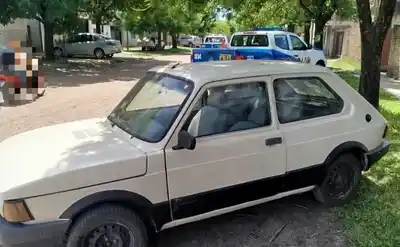 Insólito: Puso a la venta su auto en la vereda de la casa y se lo robaron