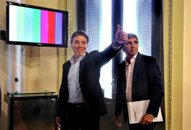 Macri planea cambios en el IVA y en el impuesto al cheque
