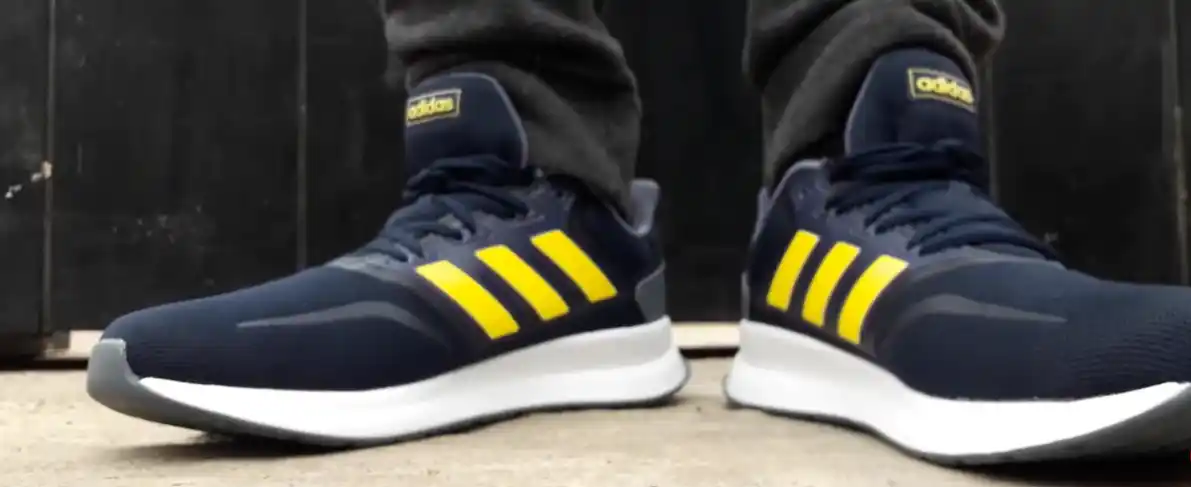 La estructura general de la zapatilla define cómo responde ante el movimiento repetido.