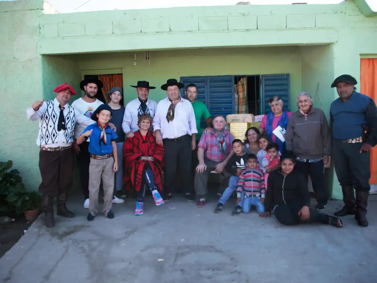 Ayudar, una tradición que no se pierde