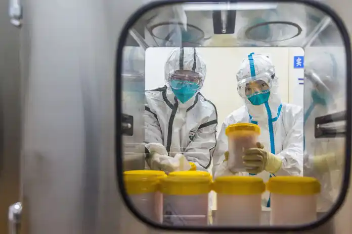 Covid-19: empiezan a producir una vacuna y podría estar lista para septiembre