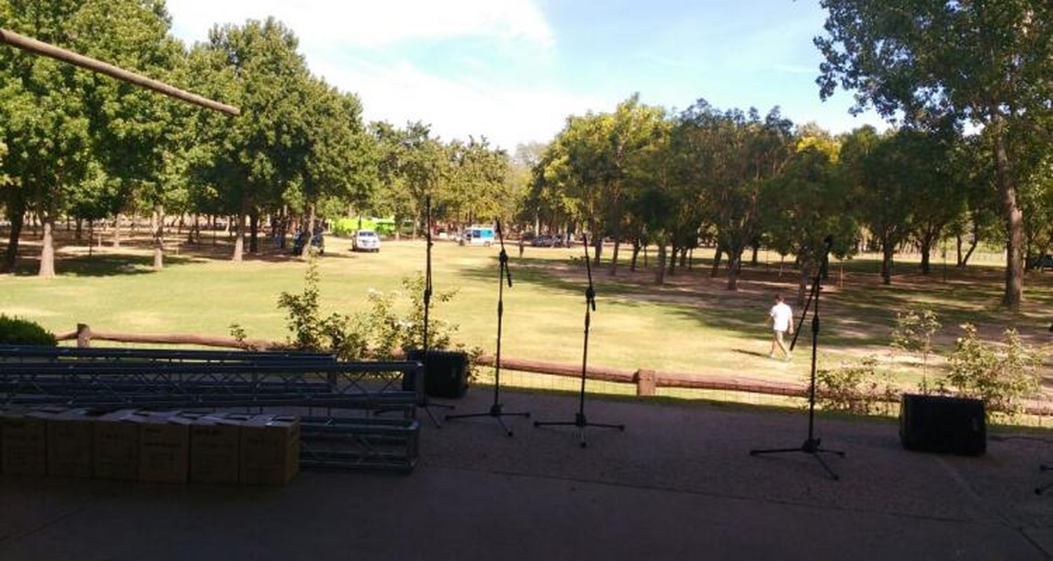 Preparativos en el Paseo Público para el festival gastronómico Entre Sabores