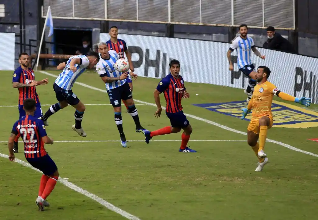 Racing pasó a costa de un San Lorenzo sin respuestas