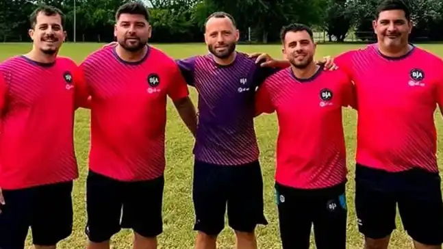 Matías Defederico junto a su cuerpo técnico.