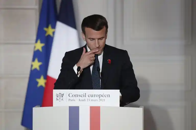 Emmanuel Macron anunció estrictas medidas sanitarias para toda Francia durante cuatro semanas: incluirán el cierre de las escuelas