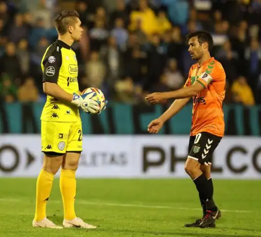 La AFA castigó al árbitro Espinoza tras polémica por gol de Banfield a Belgrano
