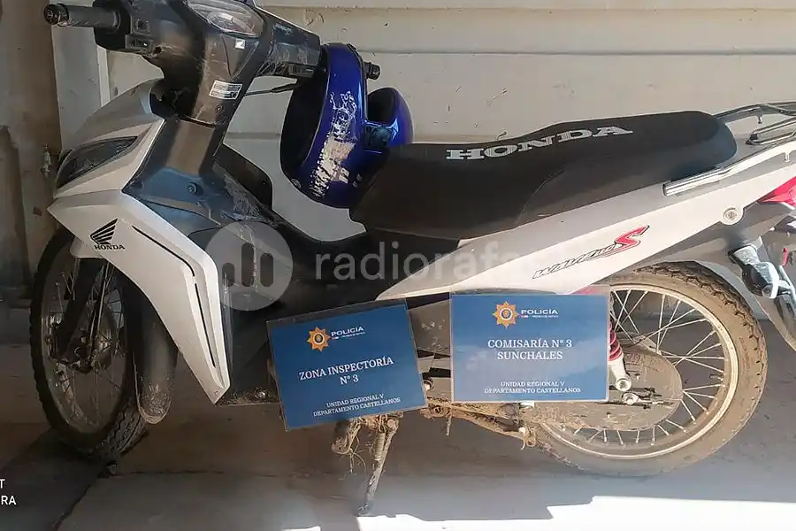 Le robaron desde la moto hasta los vinos: apareció todo en una zanja