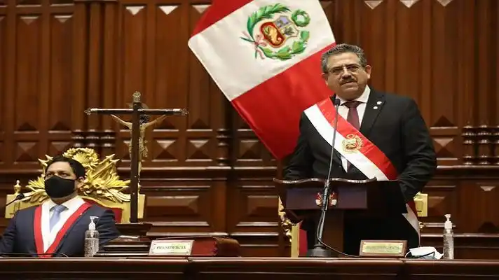«Respetaremos el proceso electoral en marcha»: Manuel Merino asume la presidencia de Perú