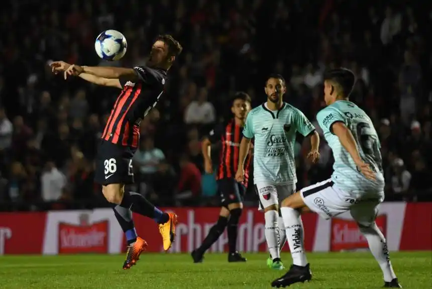 San Lorenzo perdió ante Colón y se complicó