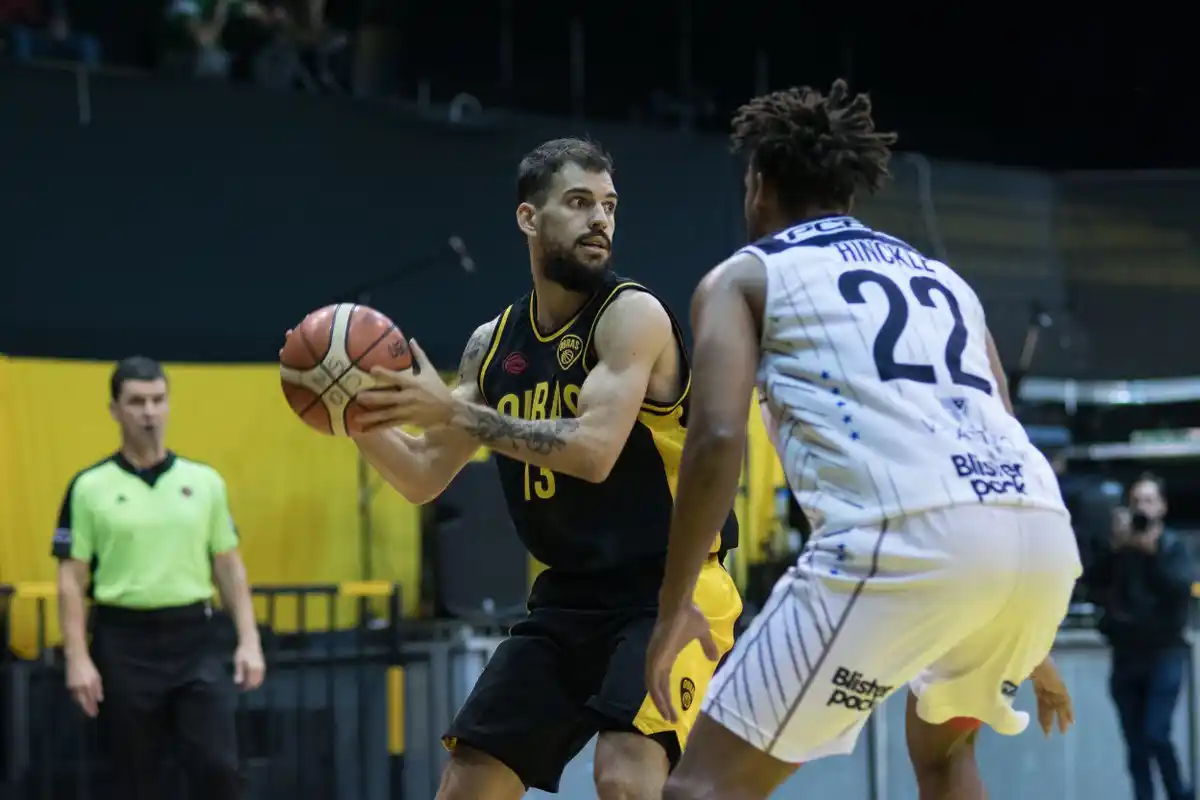Peñarol pagó caro su mal inicio y perdió ante Obras