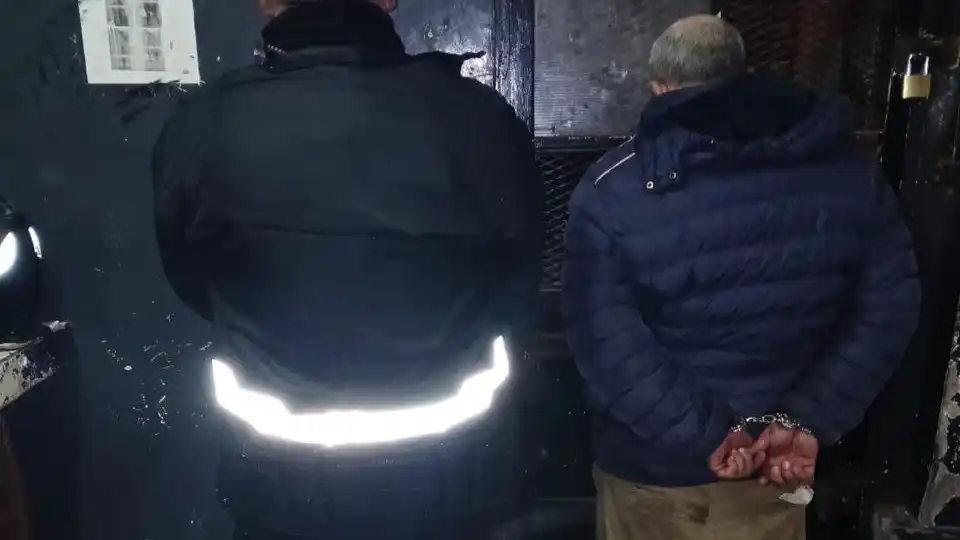 Trató de forzar la puerta de una vivienda en la zona del Monumento para robar y fue detenido.