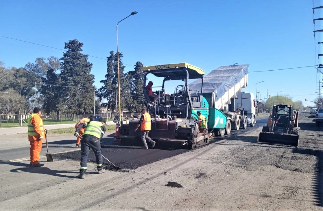 Personal de Vialidad trabaja en la zona más crítica de la traza urbana.