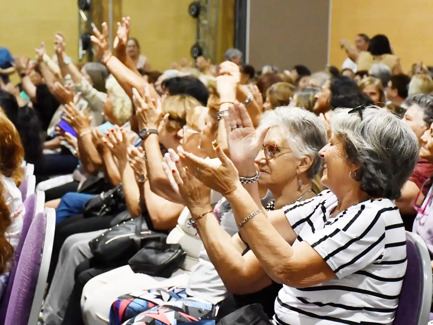 Más de 400 adultos mayores participaron del encuentro “Celebrando la Vida”
