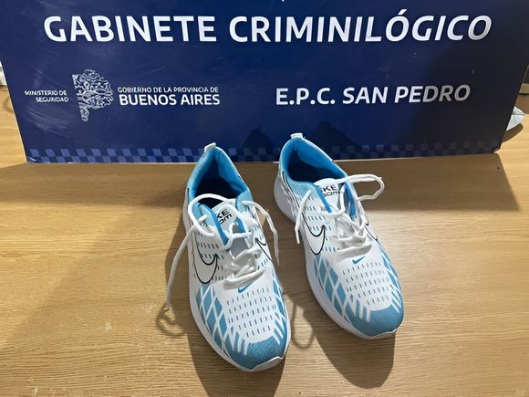 Allanaron la casa de un delincuente que había robado una zapatillería de barrio