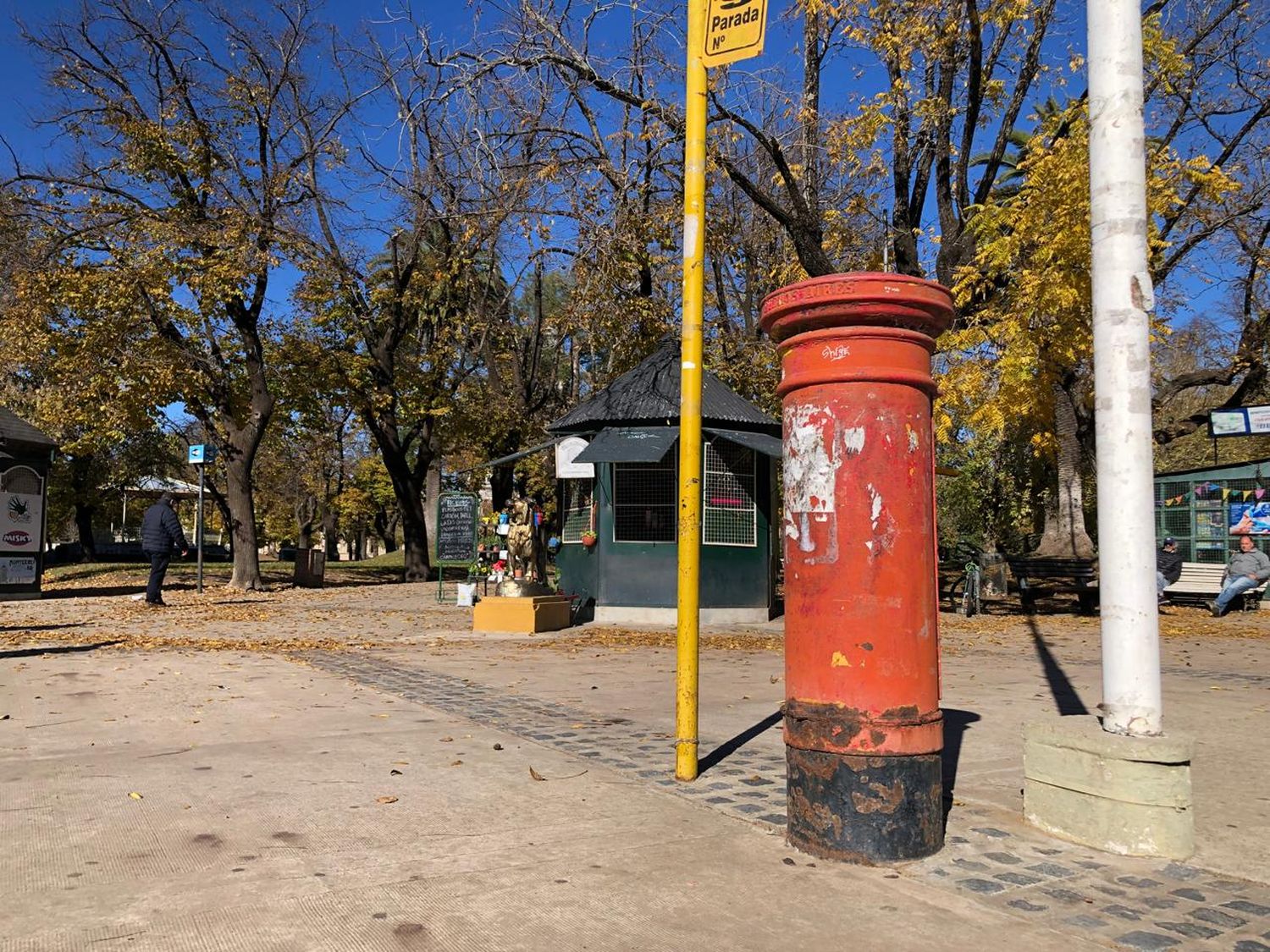 El histórico buzón de la Plaza Independencia pasó a ser uno de los bienes que forman parte del patrimonio local.