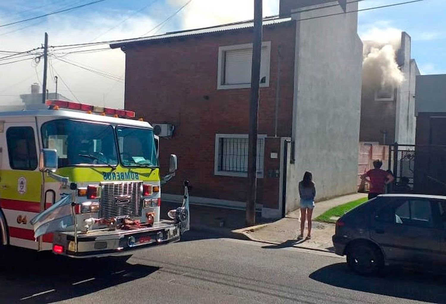 Bomberos sofocaron un incendio en Colombia al 300