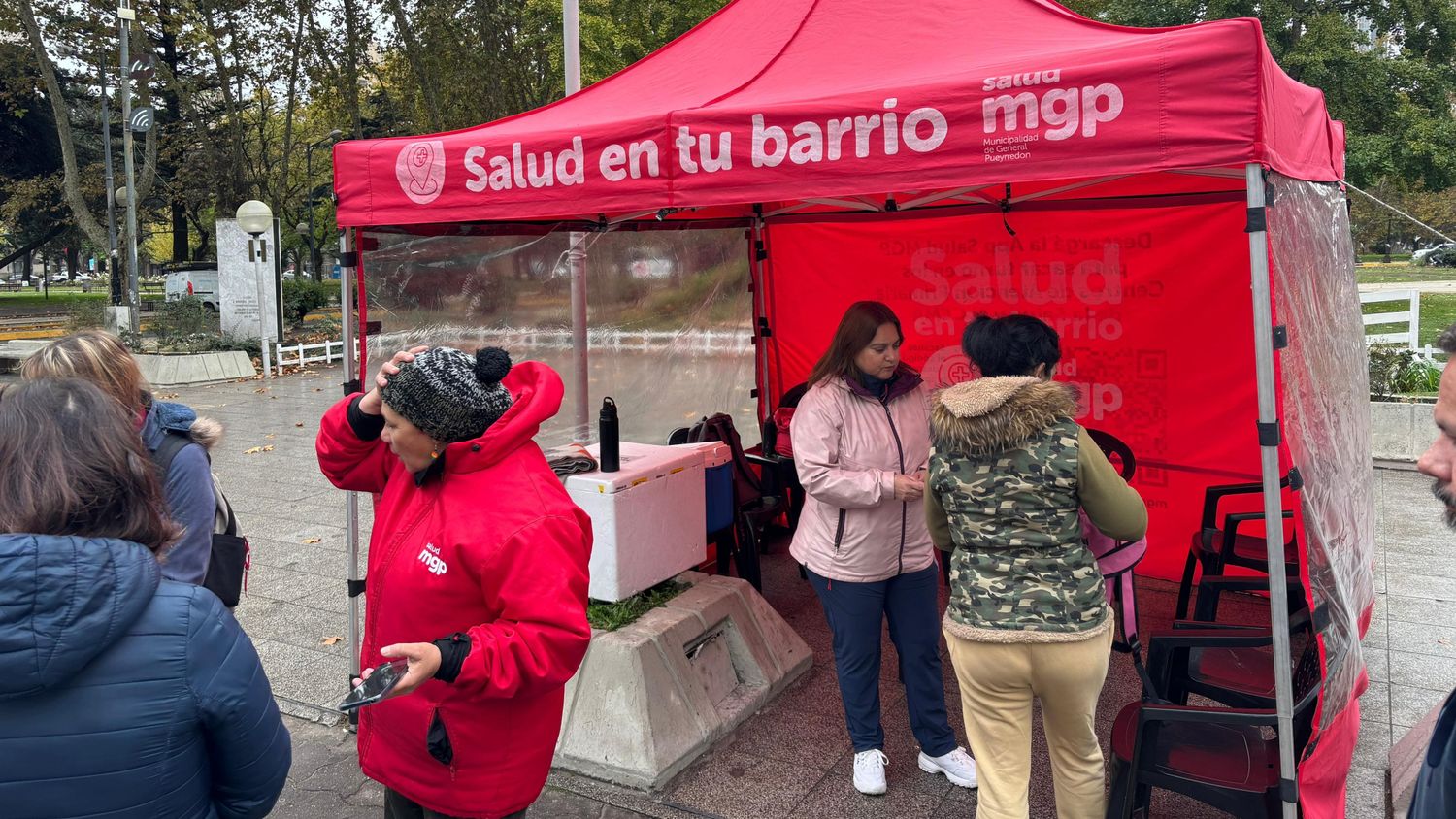 Vacunación en pleno centro: vecinos destacaron la importancia de la salud preventiva