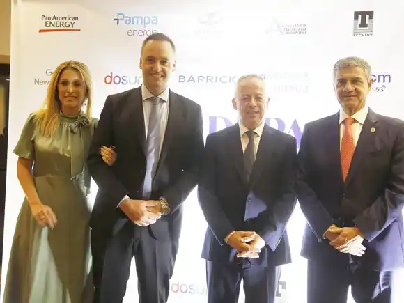 Adorni asistió a la cena anual de ADEPA y reafirmó el compromiso con la verdad