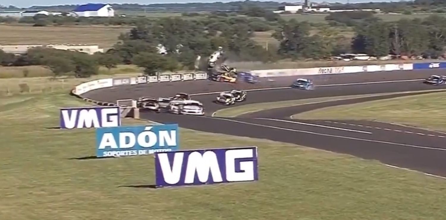 El Dipy y un brutal accidente en el Top Race en Paraná