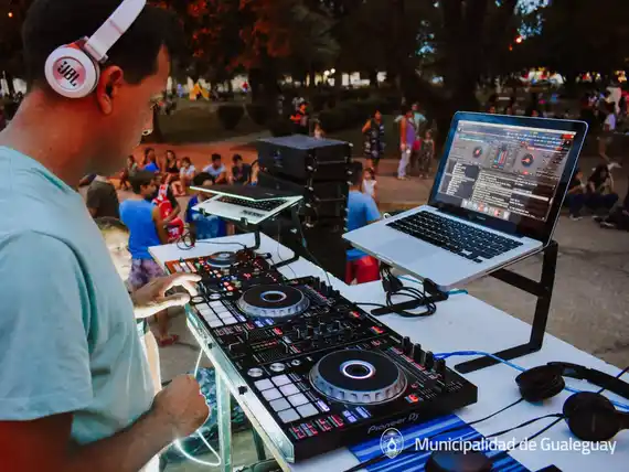El 6º Encuentro DJ contará con más de 12 artistas en escena, música, feriantes y espíritu joven