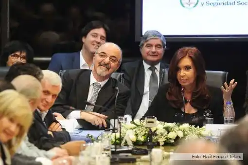 El salario mínimo aumentó a $4400 y a $4716 a partir de enero