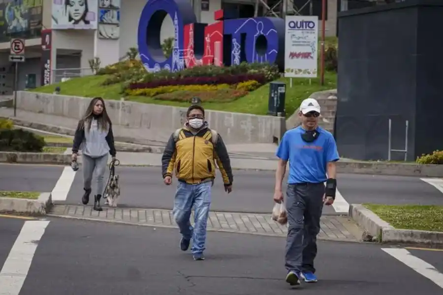 Ecuador modificó la jornada laboral a causa de la crisis eléctrica