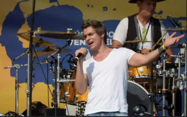 Carlos Baute termina en el hospital