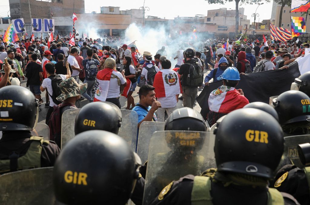 Crisis en Perú: la jornada del viernes dejó un muerto en Puno, pero las protestas en el país no se detienen