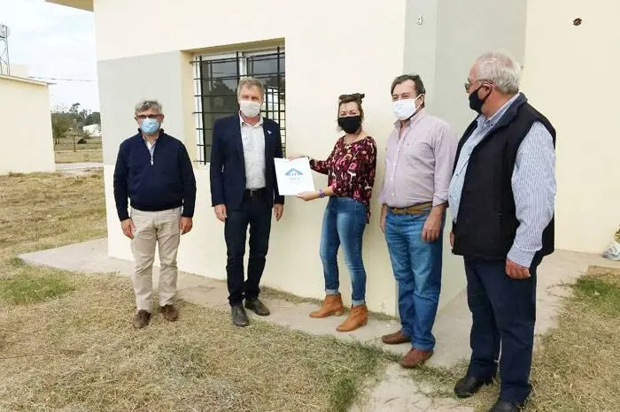 Familias de La Florida  recibieron las llaves de  sus viviendas propias