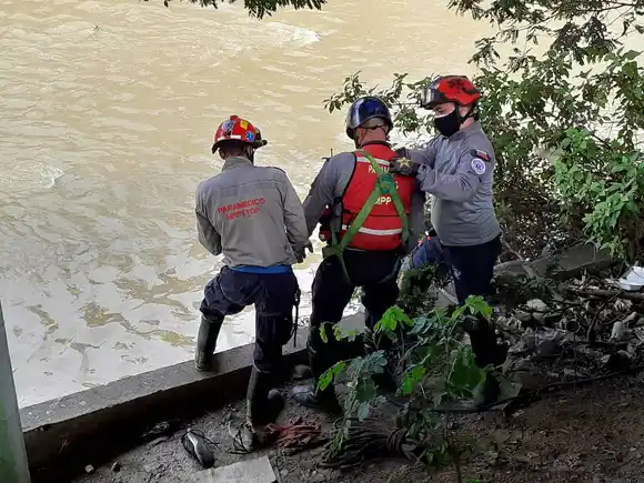 HORROR EN LAS MERCEDES: hallan en las riberas del río Guaire el cuerpo de un hombre