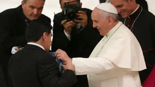 El encuentro de Maradona con el Papa por el Partido por la Paz