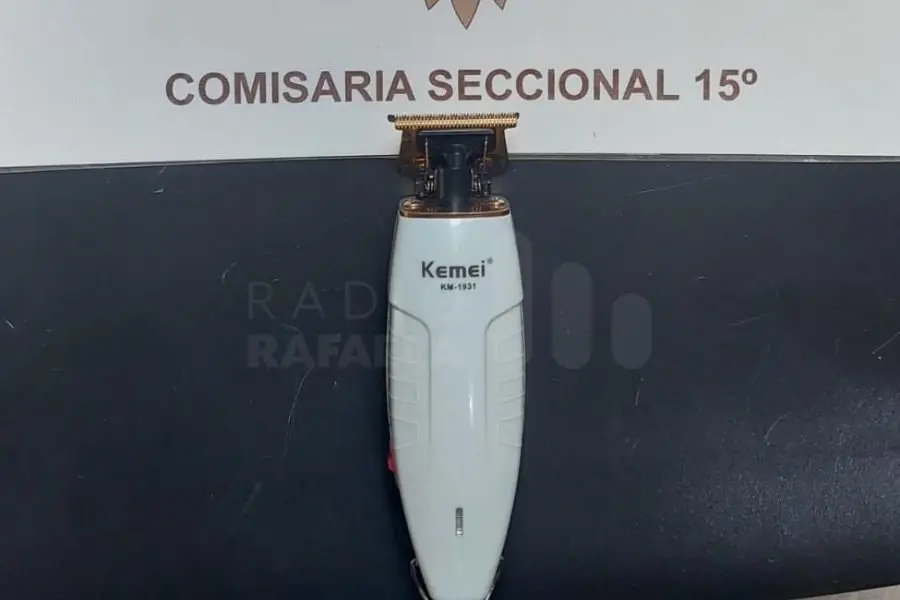 Tras una requisa domiciliaria recuperaron una máquina patillera robada de una peluquería