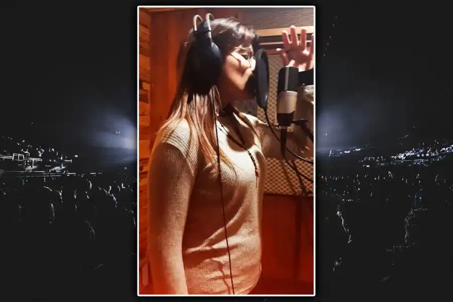 Cintia Alberto es profesora en la ciudad y sueña con ser cantante: "Esto es lo que me llena el corazón"