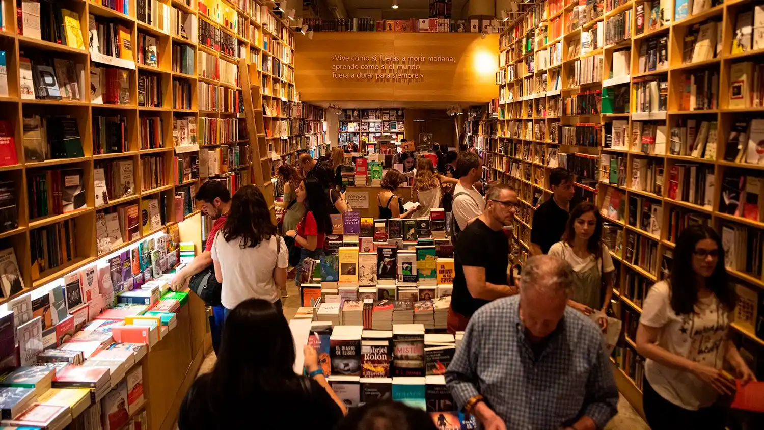 El gobierno quiere desregular los libros: ¿serán más baratos o desaparecerán muchas librerías?