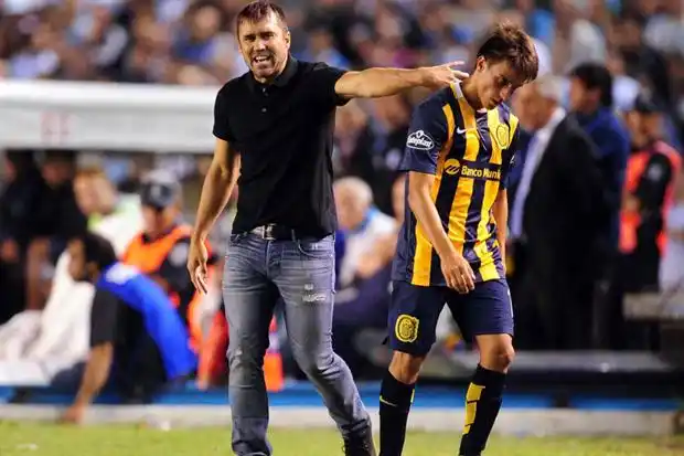 Video: El Chacho Coudet se la pidió a uno de sus jugadores en medio del partido