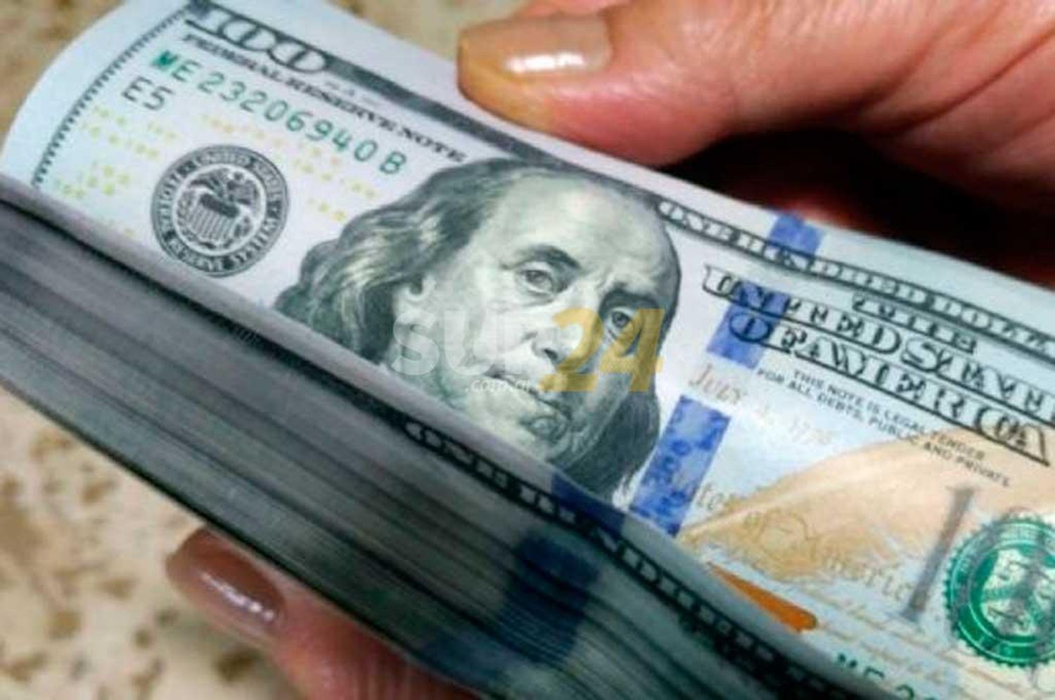 El dólar blue cotiza en valores históricos: volvió a subir y llegó a $ 218