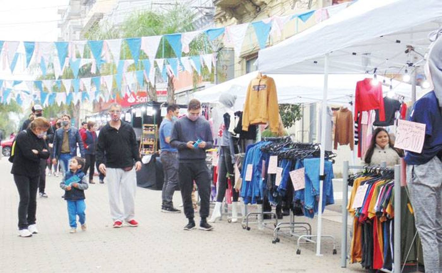 Las ferias volvieron a la Plaza 25 de Mayo