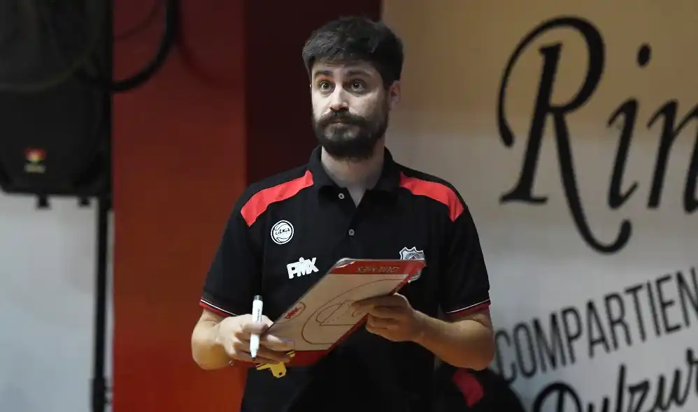 Juan Cruz Izarra no seguirá en Quilmes.