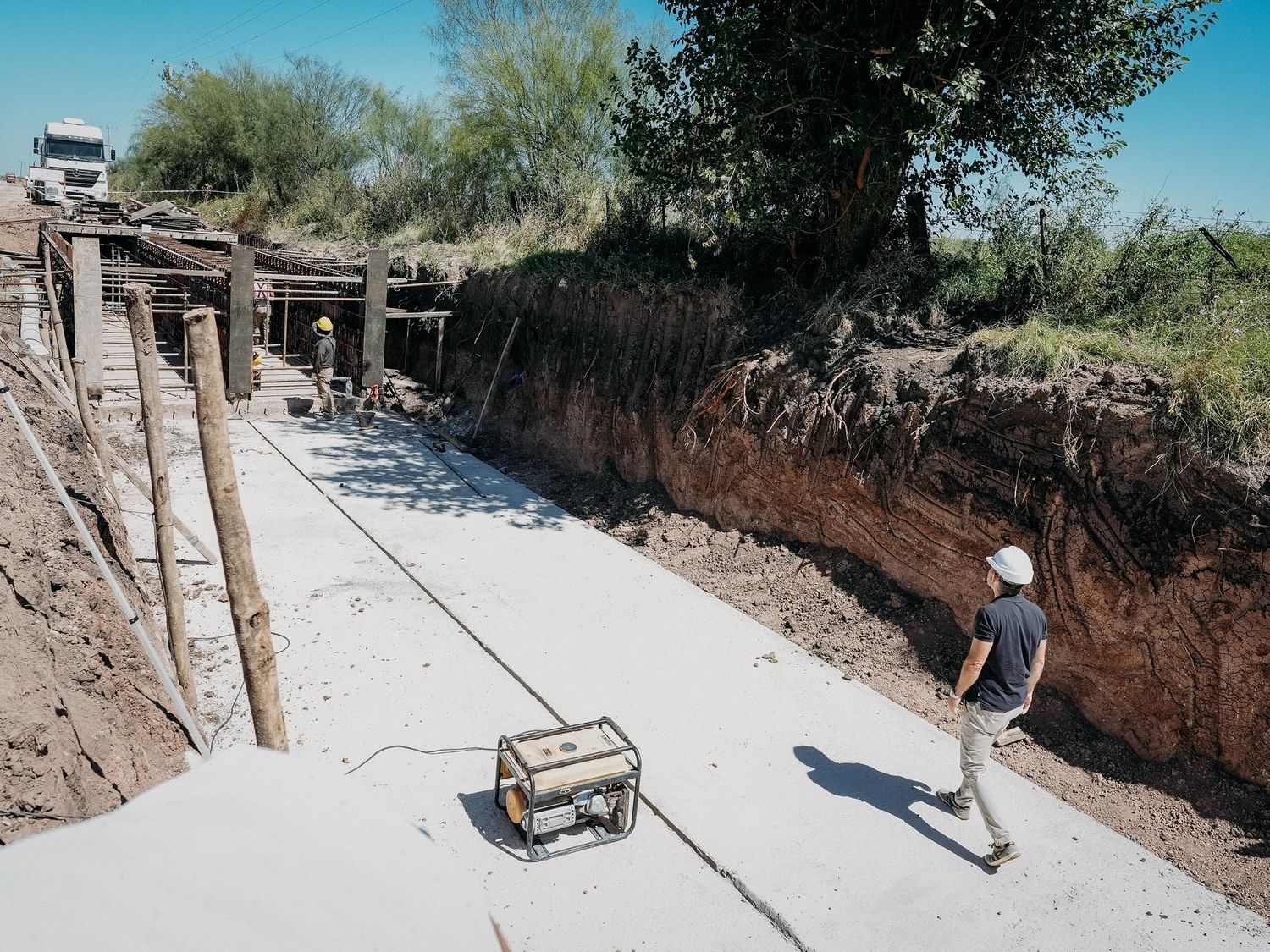 Rogelio Frigerio recorrió una obra pluvial reiniciada en General Galarza