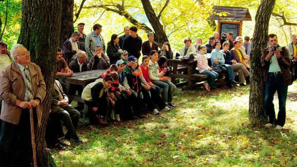 La aldea de Transilvania donde la felicidad se cultiva en comunidad