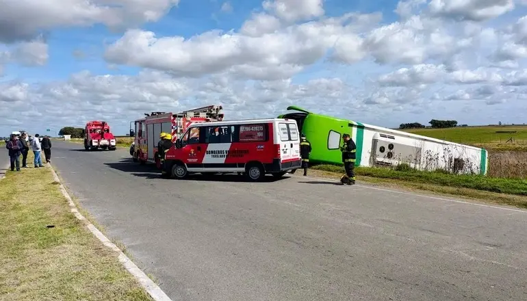 El bus llevaba 33 pasajeros y volcó el 6 de abril