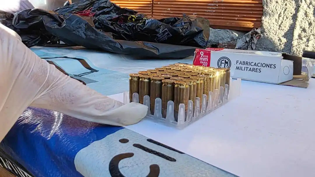 Allanamientos: secuestran armas, droga y detienen a dos personas