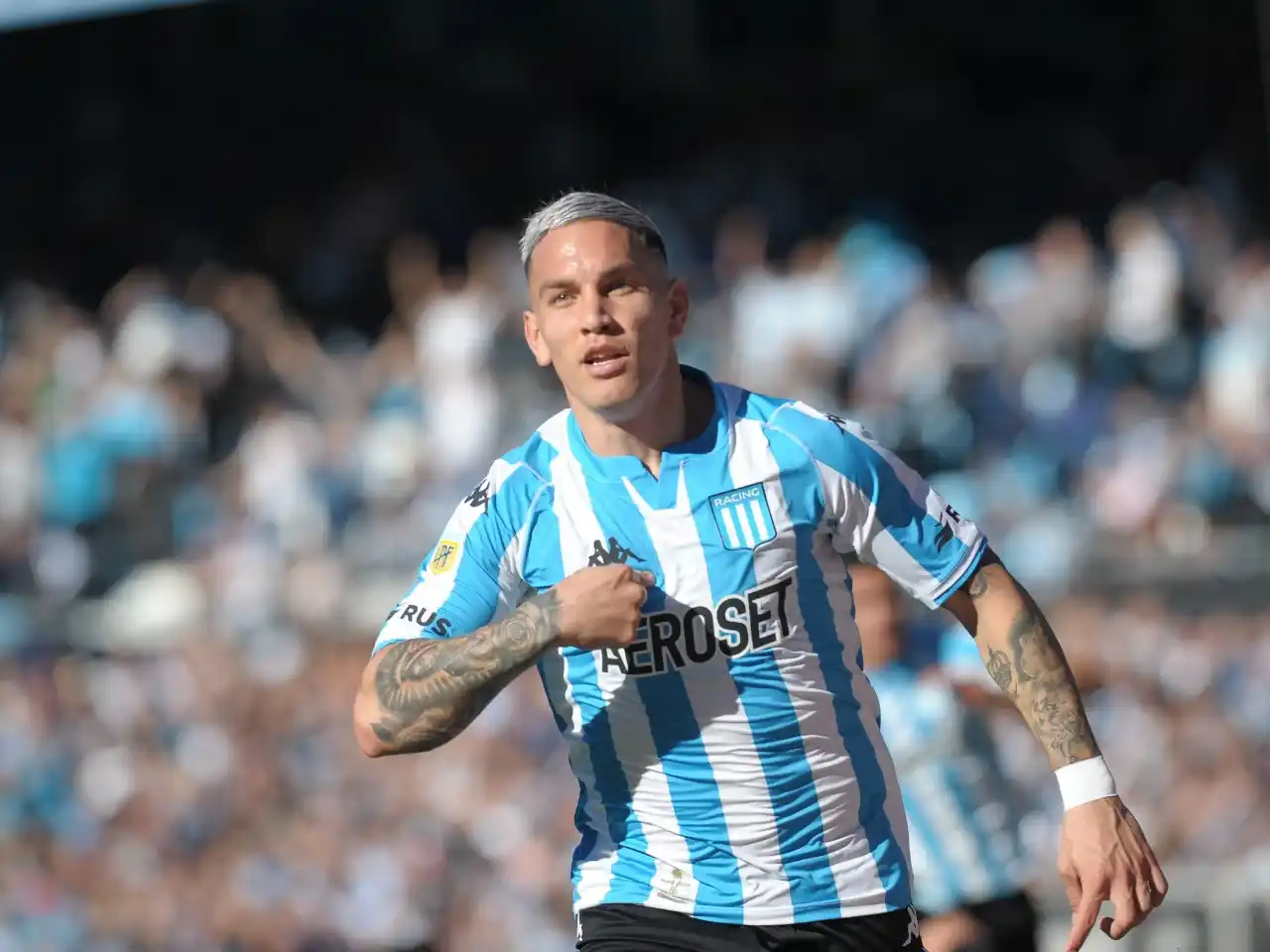 Racing visita a Colón con la obligación de ganar para seguir con chances de pelearle el campeonato a Boca